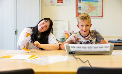 Leerlingen luisteren aandachtig en doen mee tijdens een klassikale les op Talryk